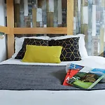 Procyon Boutique & בית הארחה