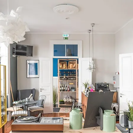 Procyon Boutique & 2*